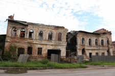 В Ирбите произошло обрушение стены аварийного здания