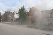 В Ирбите произошло обрушение стены аварийного здания