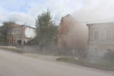 В Ирбите произошло обрушение стены аварийного здания