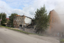 В Ирбите произошло обрушение стены аварийного здания