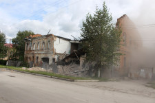 В Ирбите произошло обрушение стены аварийного здания