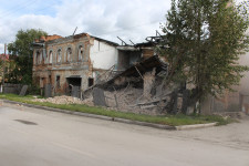 В Ирбите произошло обрушение стены аварийного здания