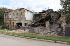 В Ирбите произошло обрушение стены аварийного здания