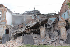 В Ирбите произошло обрушение стены аварийного здания