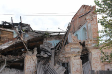 В Ирбите произошло обрушение стены аварийного здания