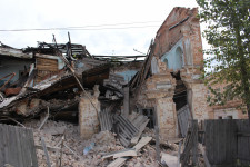 В Ирбите произошло обрушение стены аварийного здания