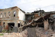 В Ирбите произошло обрушение стены аварийного здания