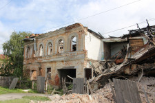 В Ирбите произошло обрушение стены аварийного здания