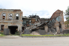 В Ирбите произошло обрушение стены аварийного здания