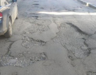 На горячую линию по качеству дорог в Свердловской области поступило почти 500 жалоб