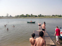 Как избежать озноба и судорог во время купания