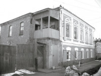 С рук на руки…