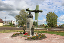 На Среднем Урале открылся мемориал имени летчика-героя Речкалова
