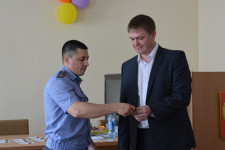 В Ирбите накануне Дня пограничника вручили памятные знаки ветеранам службы