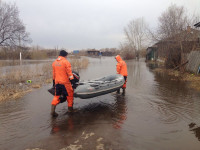 Екатеринбургские спасатели приступили к проведению работ в зоне подтопления в г.Ирбите