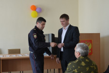 В Ирбите накануне Дня пограничника вручили памятные знаки ветеранам службы