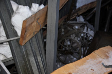 В Ирбите вновь ЧП – обрушилась часть крыши здания бывшей детской поликлиники (ул. Революции, 25а)