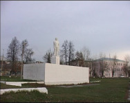 В Ирбите на площади имени Ленина был совершен акт вандализма в отношении памятника Владимиру Ленину