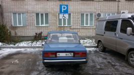 Автомобилисты продолжают нарушать правила парковки