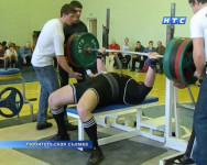 Взял вес штанги в жиме лёжа - 225 кг