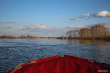 Спасатели патрулируют подтопленную территорию. Фоторепортаж