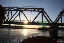 Спасатели патрулируют подтопленную территорию. Фоторепортаж