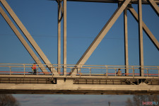 Спасатели патрулируют подтопленную территорию. Фоторепортаж