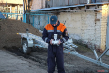 Спасатели патрулируют подтопленную территорию. Фоторепортаж