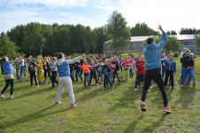 Полицейские Ирбита провели зарядку в детском оздоровительном лагере
