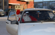 В Ирбите "Полицейский Дед Мороз" поздравляет ребятишек с Новым годом и Рождеством