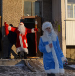 В Ирбите "Полицейский Дед Мороз" поздравляет ребятишек с Новым годом и Рождеством
