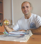 В отсутствии соперников…