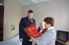 Руководство ирбитской полиции поздравило ветеранов с Днем Победы