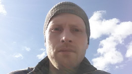 В Ирбите активист самостоятельно благоустраивает тротуары