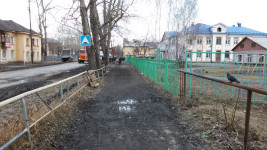 В Ирбите активист самостоятельно благоустраивает тротуары