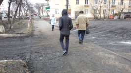 В Ирбите активист самостоятельно благоустраивает тротуары