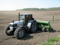 Кооператив завез семена ячменя и кукурузы