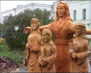 Скульптуры святых