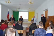 В Ирбите полицейские и «студенческий десант» вышли на улицы города