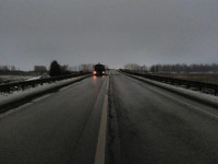 Госавтоинспекция призывает водителей транспортных средств сообщать в полицию о пешеходах, находящихся на проезжей части в темное время суток