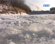 Не выходите на лёд - опасно