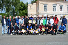 Полицейские Ирбита на личном примере показали молодежи, что значит «В здоровом теле - здоровый дух»