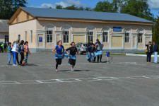 Полицейские Ирбита на личном примере показали молодежи, что значит «В здоровом теле - здоровый дух»