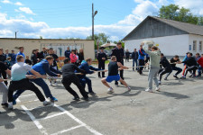 Полицейские Ирбита на личном примере показали молодежи, что значит «В здоровом теле - здоровый дух»