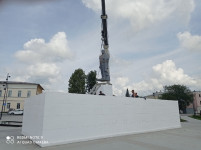 В Ирбите вместо старого установили новый памятник Владимиру Ильичу Ленину