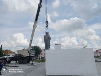 В Ирбите вместо старого установили новый памятник Владимиру Ильичу Ленину