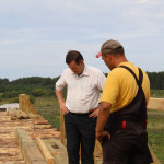 Сегодня во время рабочей поездки Алексей Никифоров, глава Ирбитского района посетил два моста: в поселке Зайково и в селе Скородумское