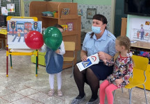 Госавтоинспекция Ирбита напоминает: «Возьми ребенка за руку, переходя дорогу!»