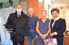 Сотрудники полиции Ирбита поздравили ветеранов службы с Днем пожилого человека