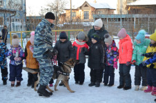 Сотрудники полиции Ирбита познакомили дошколят с профессией полицейского